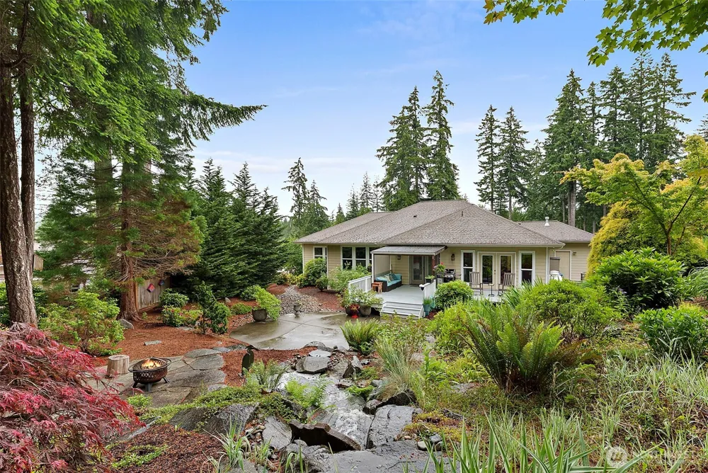 321 E Fairway Dr Allyn, WA 98524