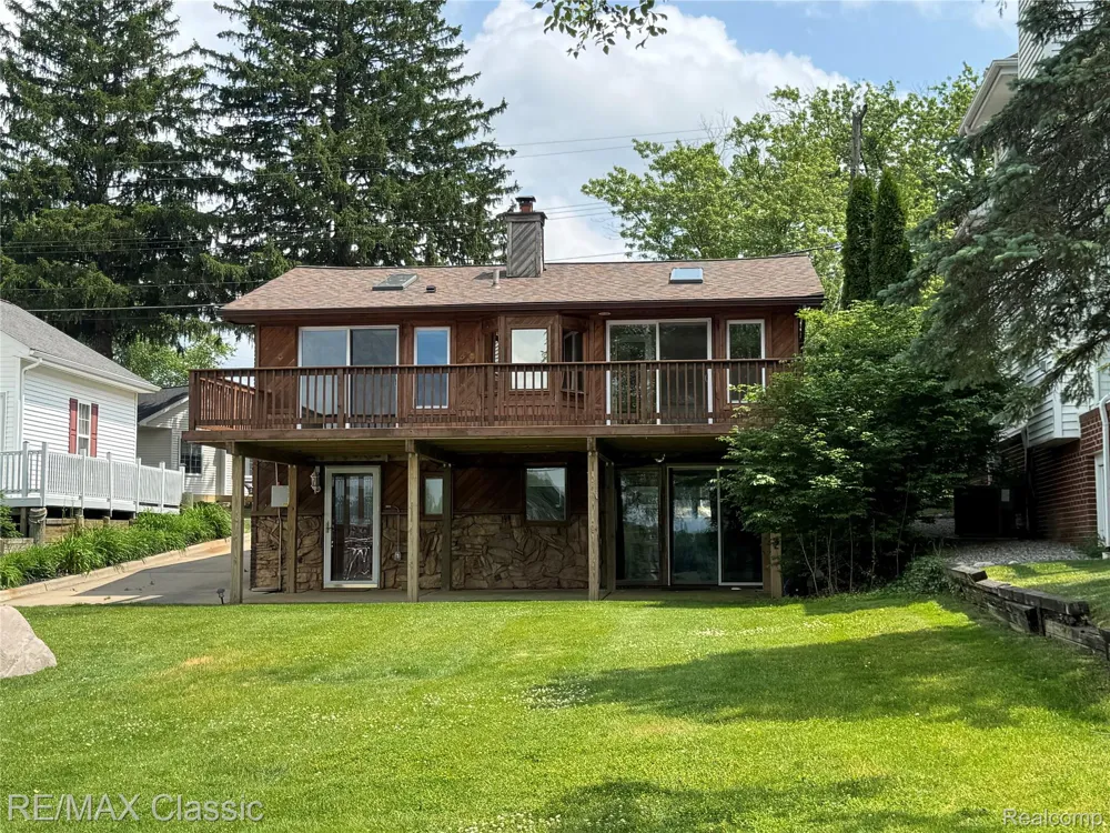 1508 LAKEVIEW DRIVE Wolverine Lake Village, MI 48390