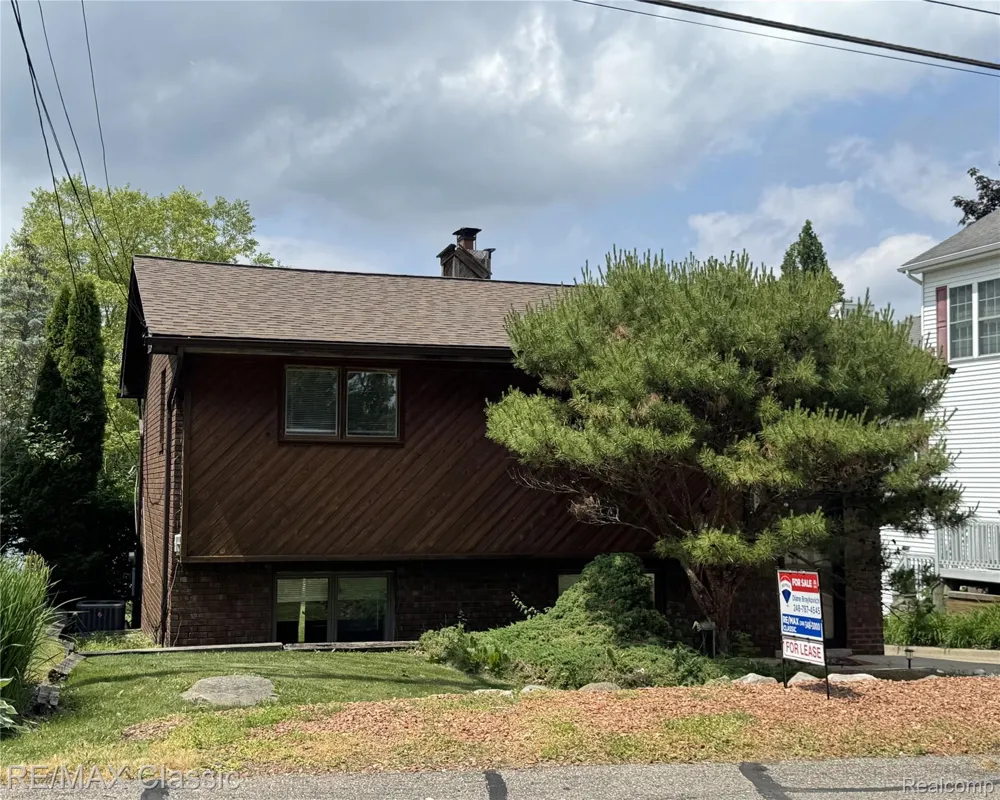 1508 LAKEVIEW DRIVE Wolverine Lake Village, MI 48390