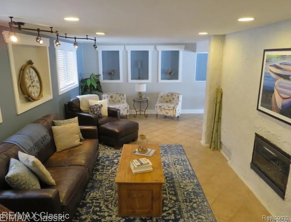 1508 LAKEVIEW DRIVE Wolverine Lake Village, MI 48390