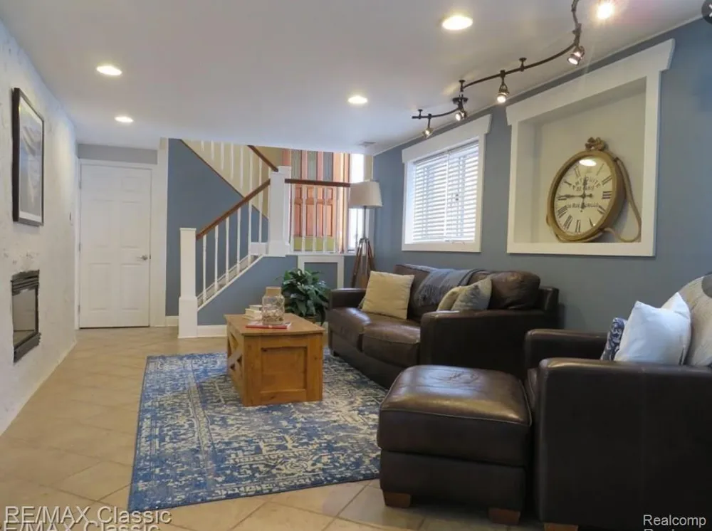 1508 LAKEVIEW DRIVE Wolverine Lake Village, MI 48390