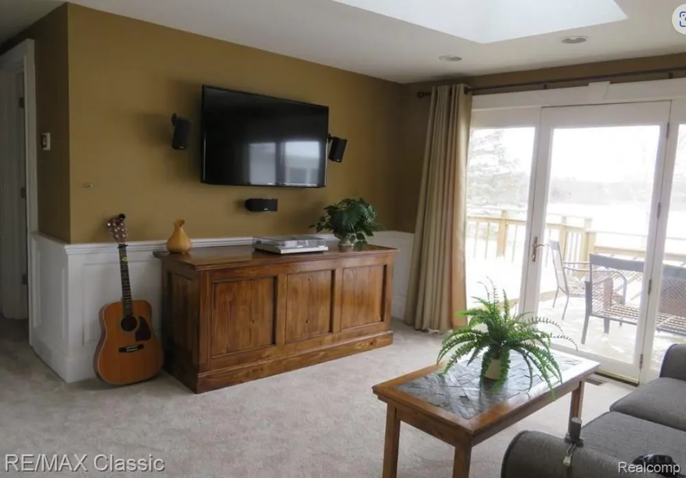 1508 LAKEVIEW DRIVE Wolverine Lake Village, MI 48390