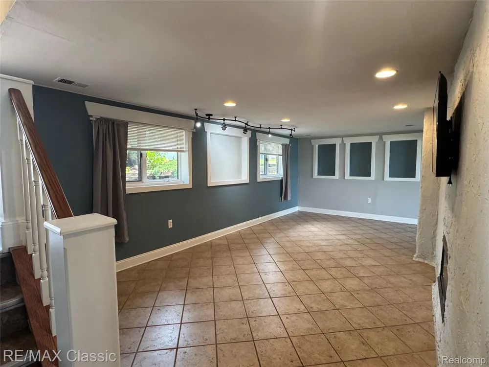 1508 LAKEVIEW DRIVE Wolverine Lake Village, MI 48390