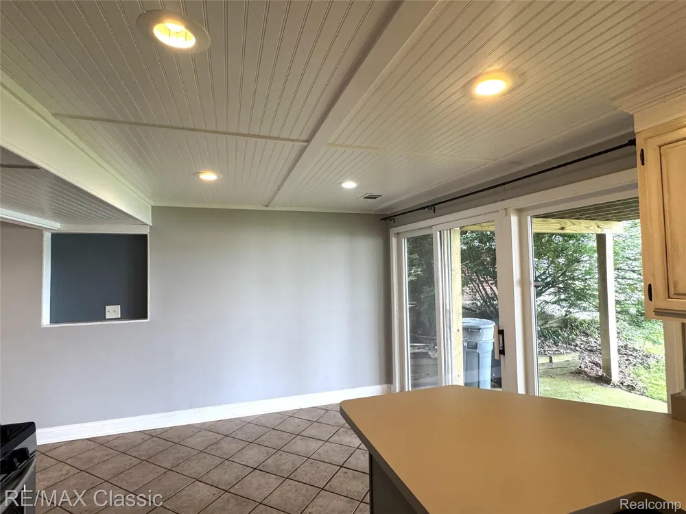 1508 LAKEVIEW DRIVE Wolverine Lake Village, MI 48390
