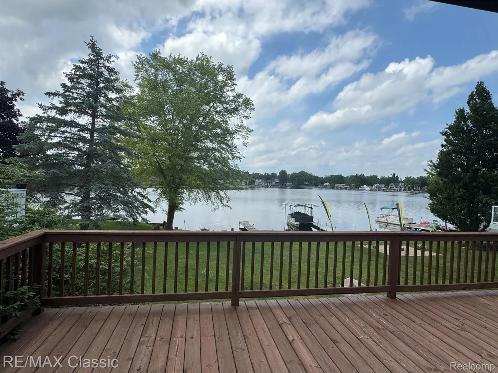 1508 LAKEVIEW DRIVE Wolverine Lake Village, MI 48390