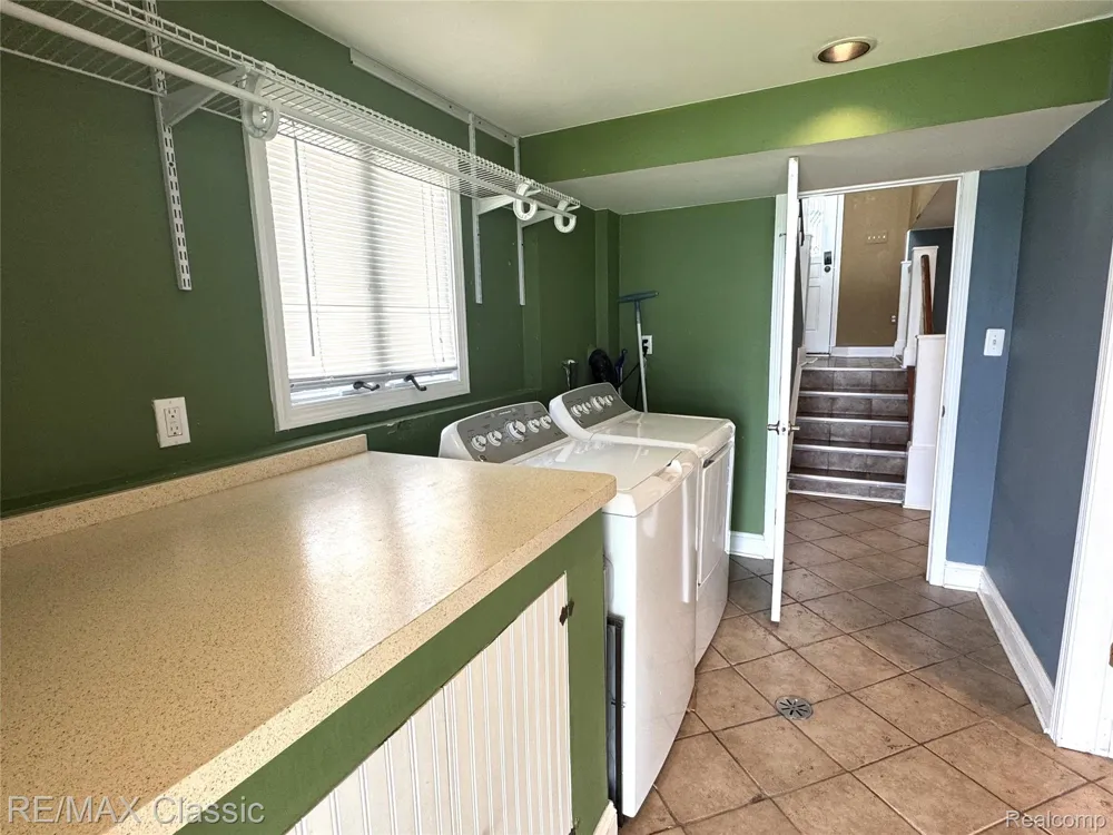 1508 LAKEVIEW DRIVE Wolverine Lake Village, MI 48390