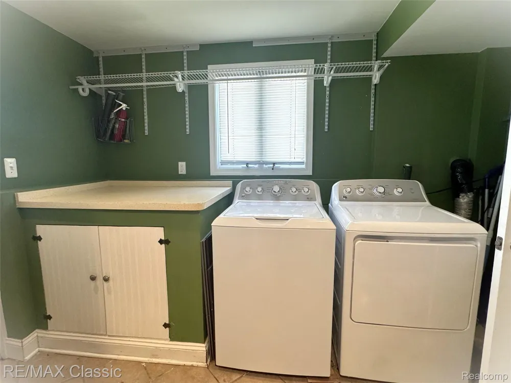 1508 LAKEVIEW DRIVE Wolverine Lake Village, MI 48390