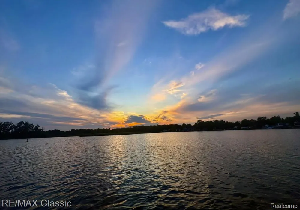 1508 LAKEVIEW DRIVE Wolverine Lake Village, MI 48390