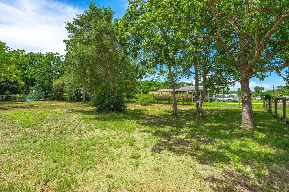 410 7th Street San Leon, TX 77539