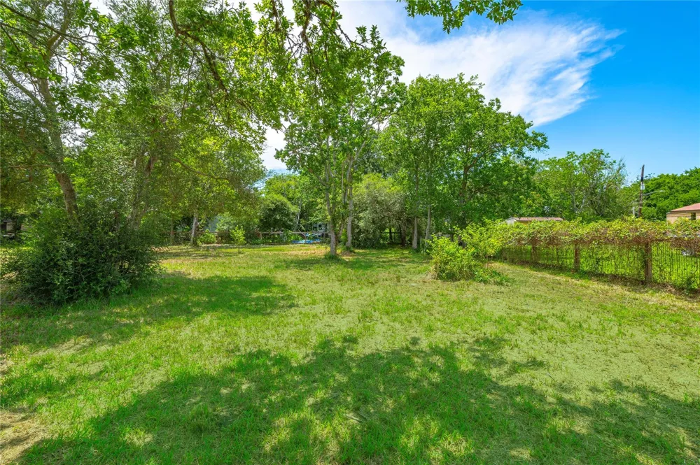 410 7th Street San Leon, TX 77539