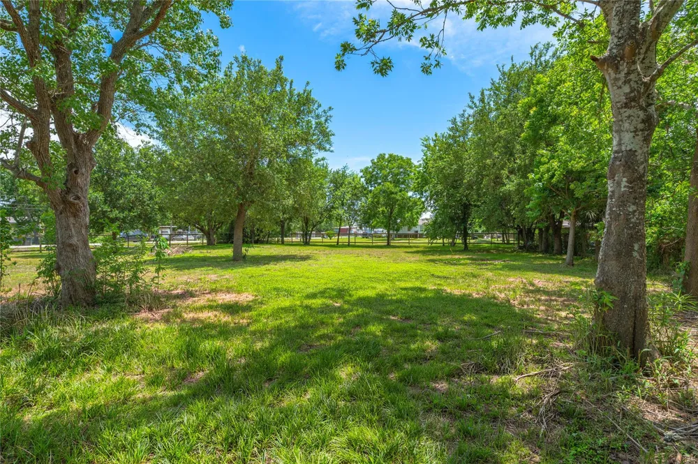 410 7th Street San Leon, TX 77539