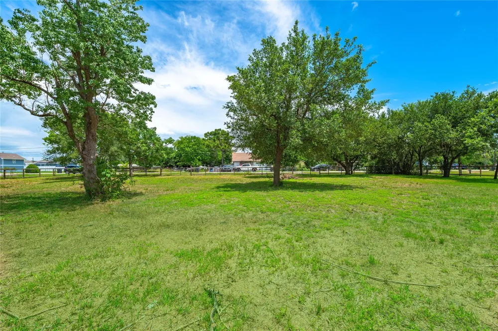 410 7th Street San Leon, TX 77539