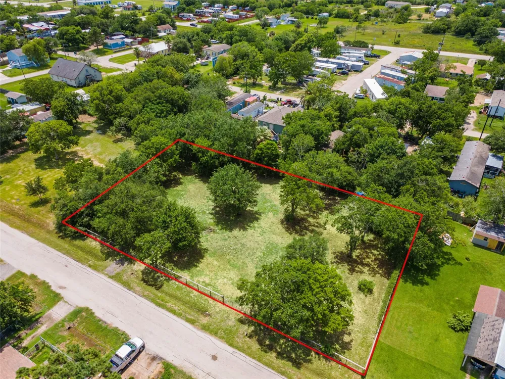 410 7th Street San Leon, TX 77539
