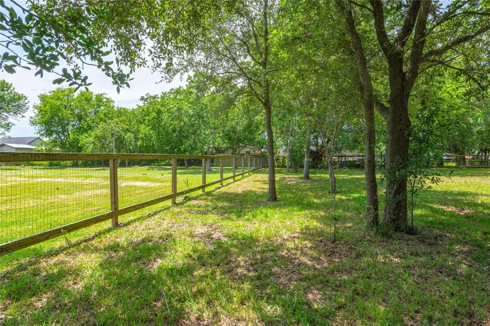 410 7th Street San Leon, TX 77539