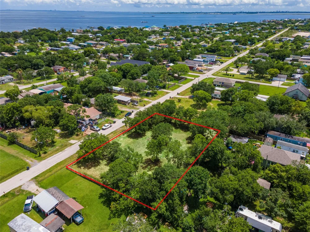 410 7th Street San Leon, TX 77539