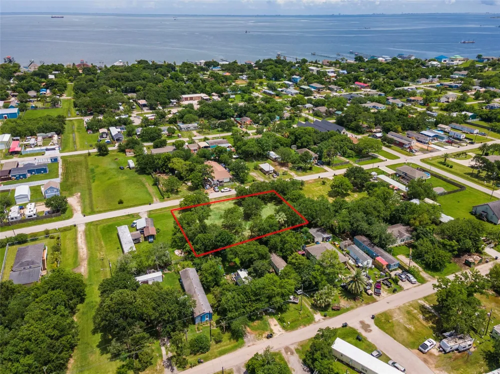 410 7th Street San Leon, TX 77539
