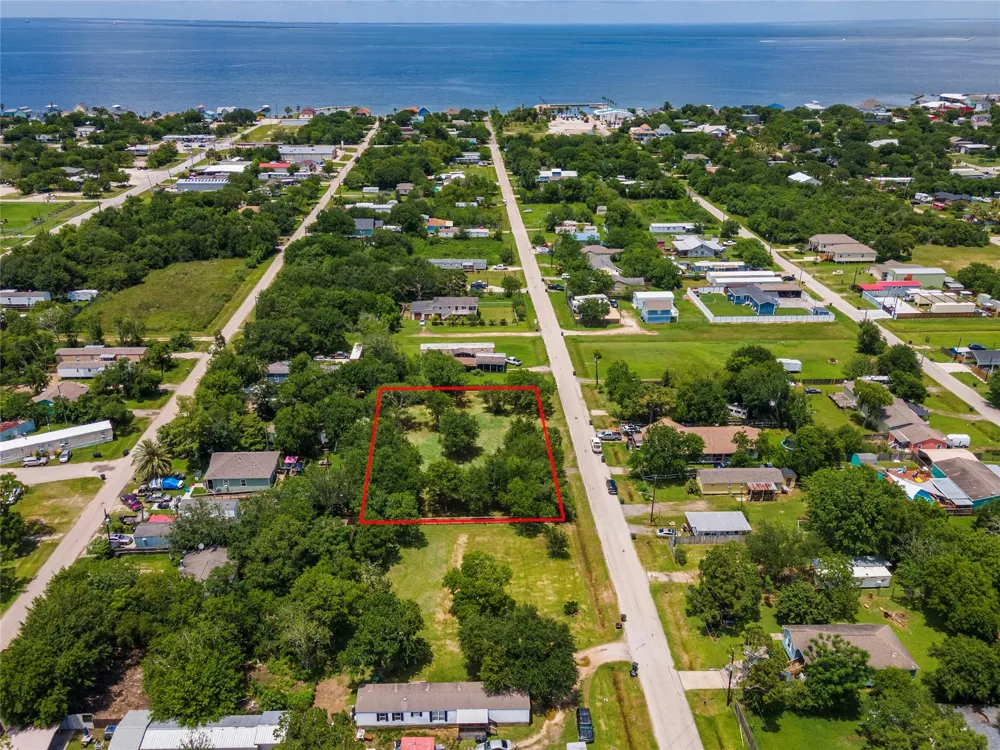410 7th Street San Leon, TX 77539