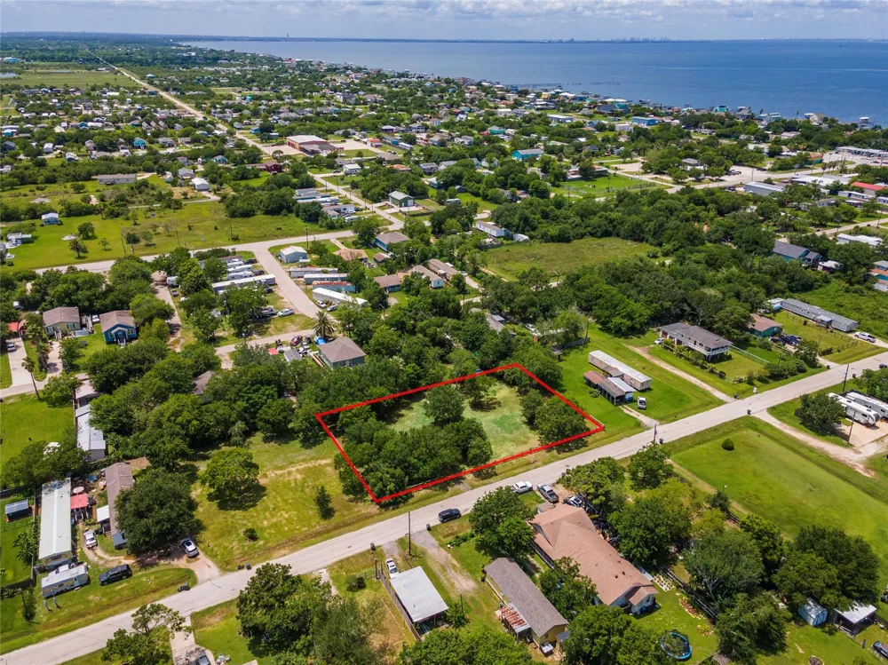 410 7th Street San Leon, TX 77539