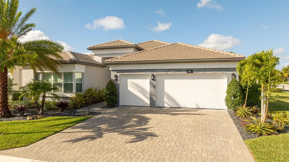 9831 Great Barrier Trail Boynton Beach, FL 33473