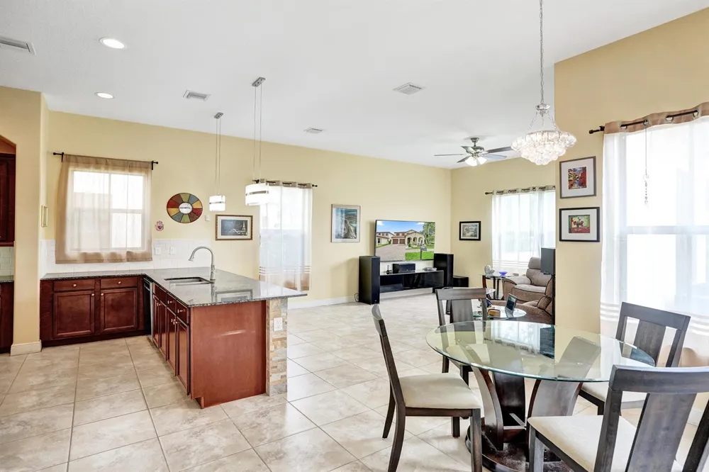 8541 NW 38th Street Cooper City, FL 33024
