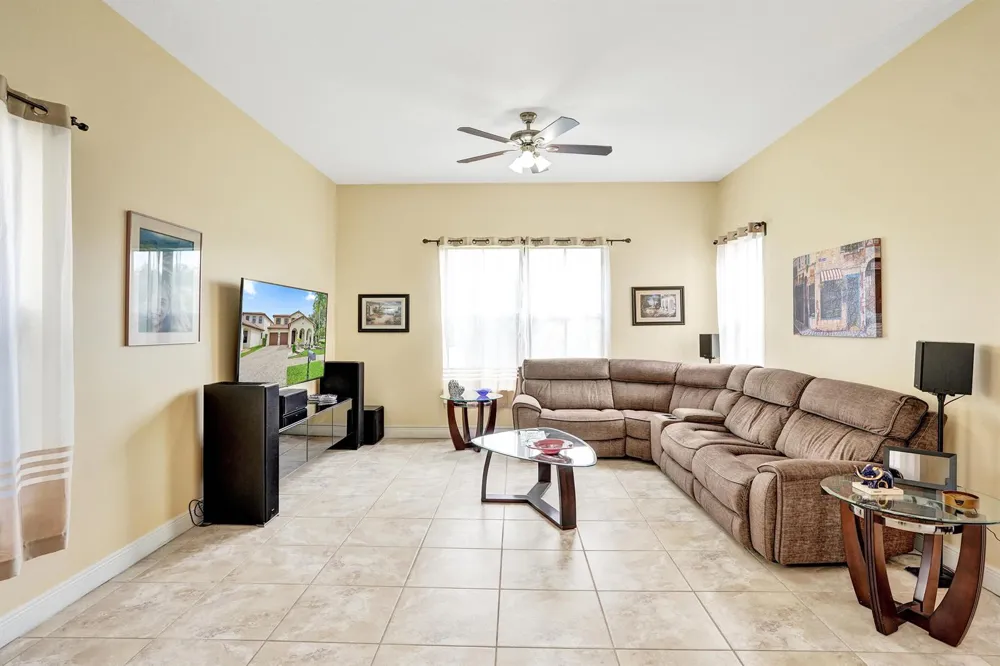 8541 NW 38th Street Cooper City, FL 33024