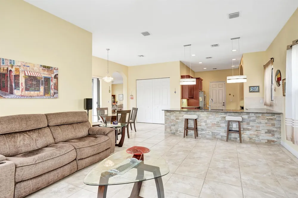 8541 NW 38th Street Cooper City, FL 33024