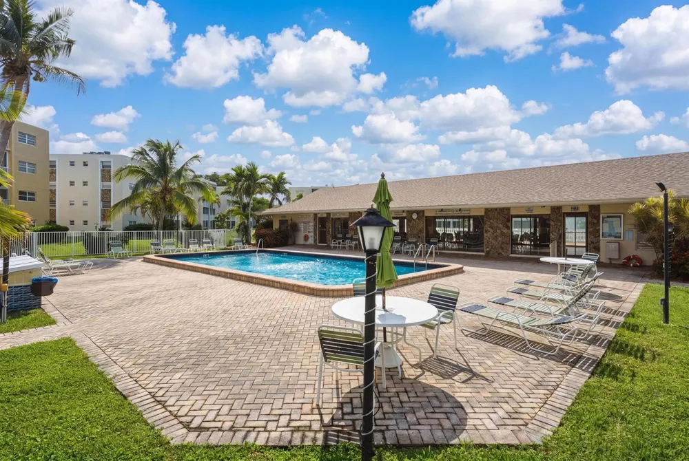 205 SE 11th Terrace #403 Dania Beach, FL 33004