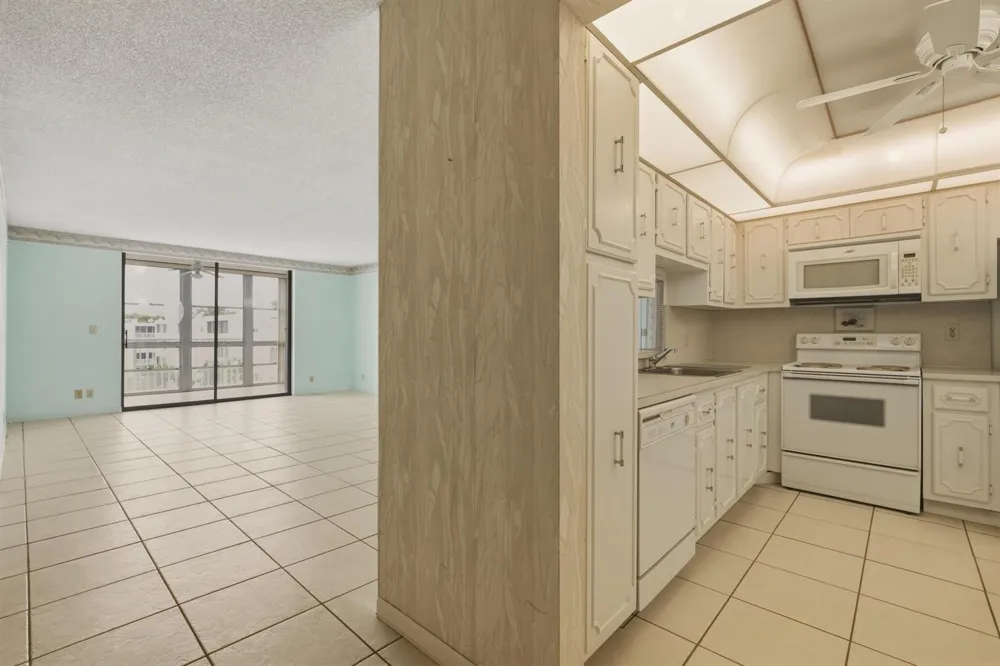 205 SE 11th Terrace #403 Dania Beach, FL 33004