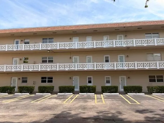 5103 NW 35th Street #401 Lauderdale Lakes, FL 33319