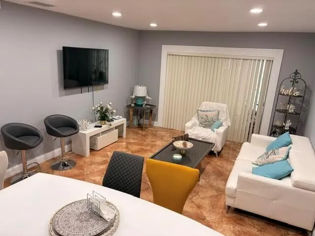 5103 NW 35th Street #401 Lauderdale Lakes, FL 33319