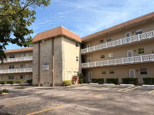 5103 NW 35th Street #401 Lauderdale Lakes, FL 33319