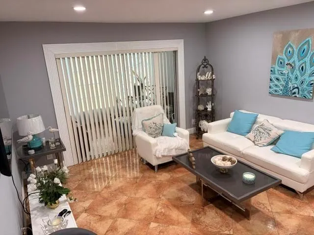 5103 NW 35th Street #401 Lauderdale Lakes, FL 33319
