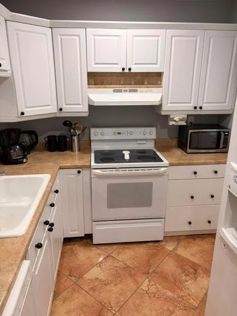 5103 NW 35th Street #401 Lauderdale Lakes, FL 33319