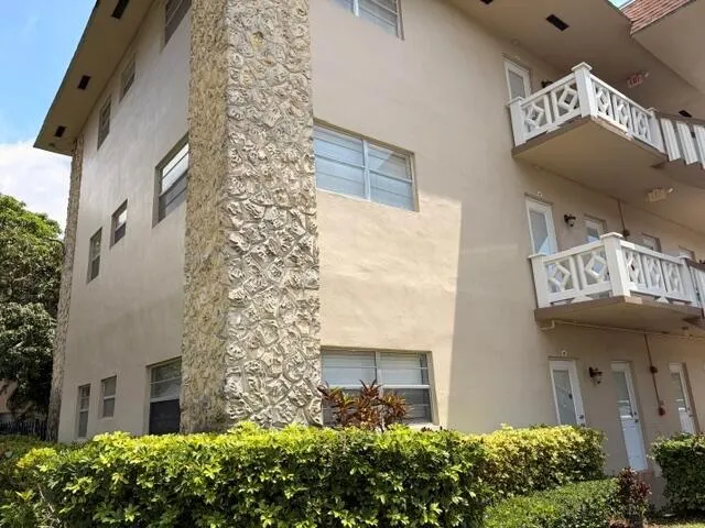 5103 NW 35th Street #401 Lauderdale Lakes, FL 33319