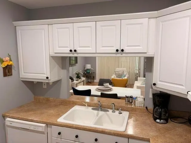 5103 NW 35th Street #401 Lauderdale Lakes, FL 33319
