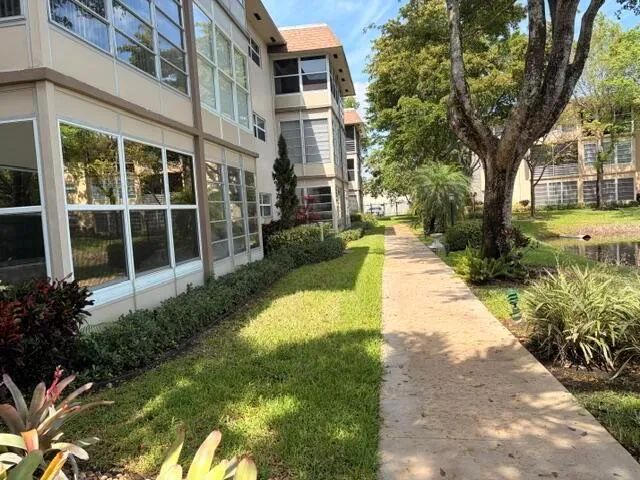 5103 NW 35th Street #401 Lauderdale Lakes, FL 33319