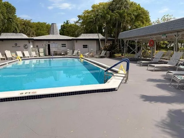 5103 NW 35th Street #401 Lauderdale Lakes, FL 33319