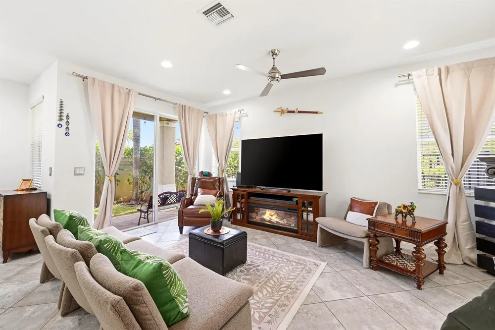 6993 Pines Circle Coconut Creek, FL 33073