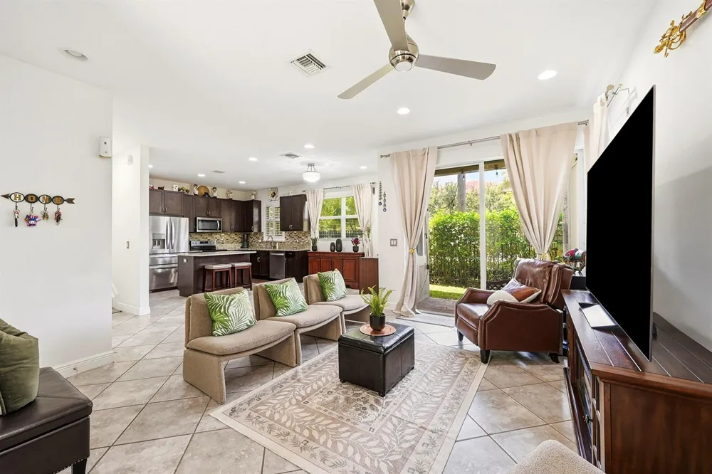 6993 Pines Circle Coconut Creek, FL 33073