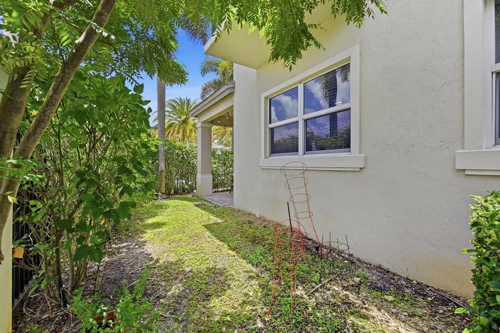6993 Pines Circle Coconut Creek, FL 33073