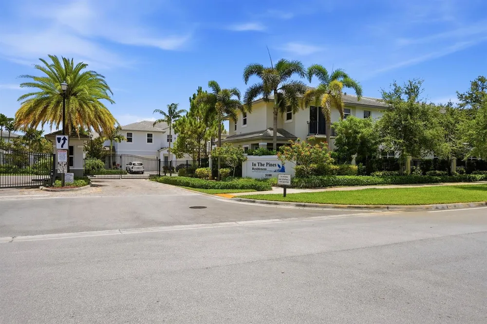 6993 Pines Circle Coconut Creek, FL 33073