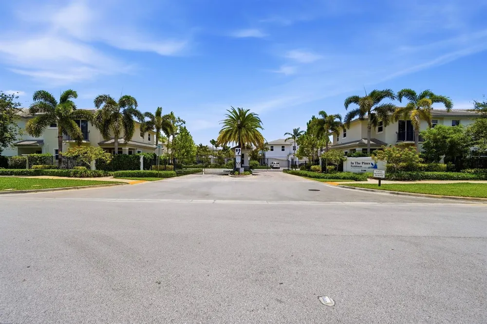 6993 Pines Circle Coconut Creek, FL 33073