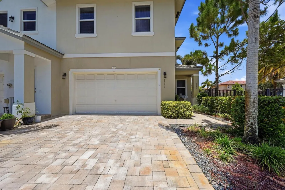 6993 Pines Circle Coconut Creek, FL 33073