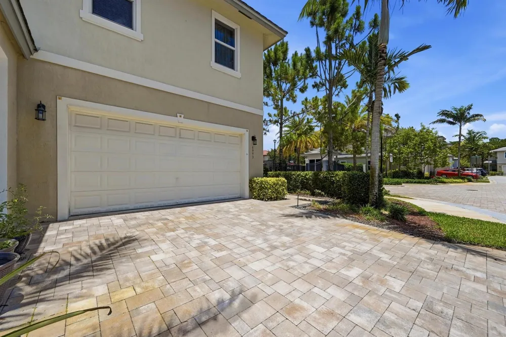 6993 Pines Circle Coconut Creek, FL 33073