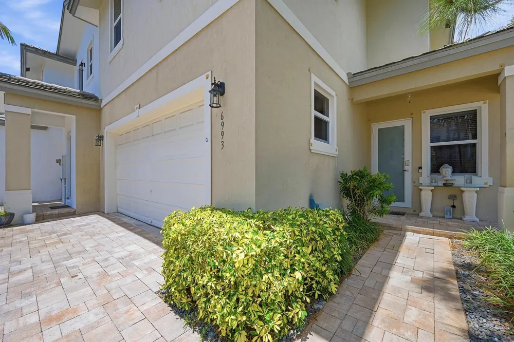 6993 Pines Circle Coconut Creek, FL 33073