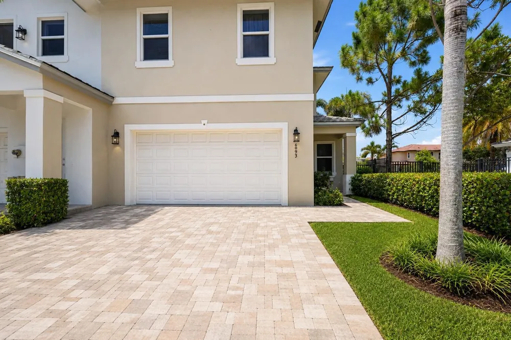 6993 Pines Circle Coconut Creek, FL 33073