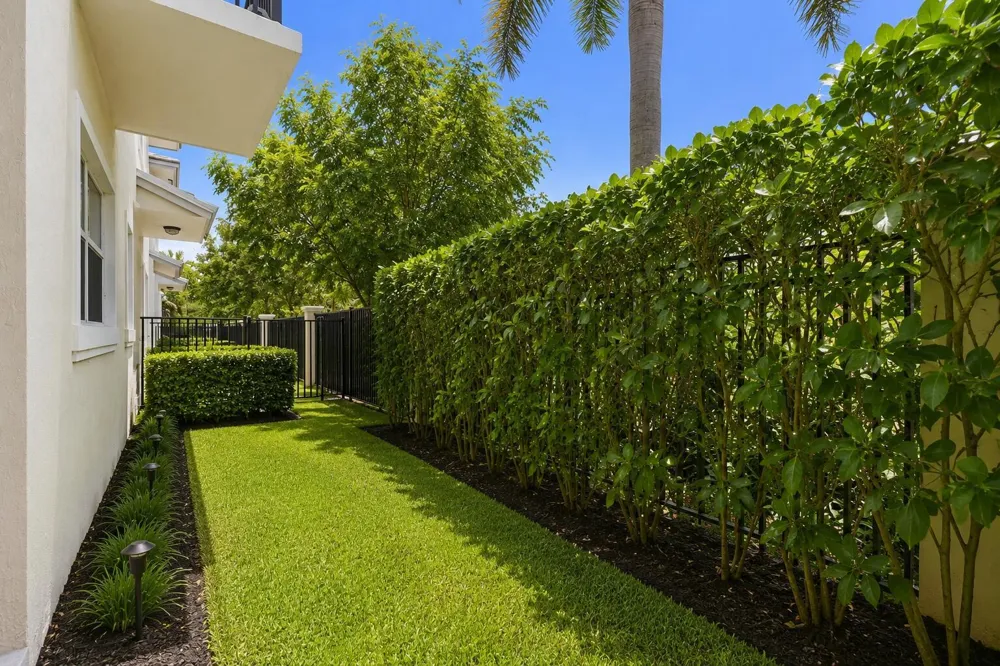 6993 Pines Circle Coconut Creek, FL 33073