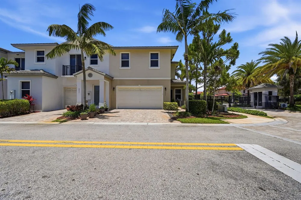 6993 Pines Circle Coconut Creek, FL 33073