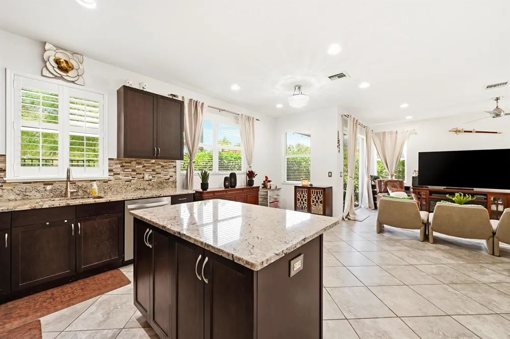 6993 Pines Circle Coconut Creek, FL 33073