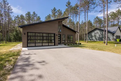 1857 Cascade Trail
